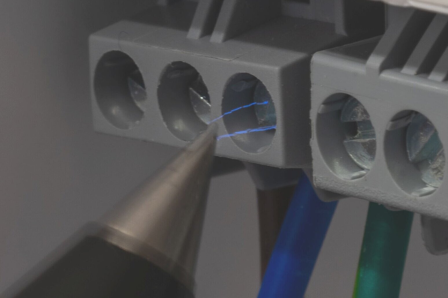 Testing of immunity to static discharge 